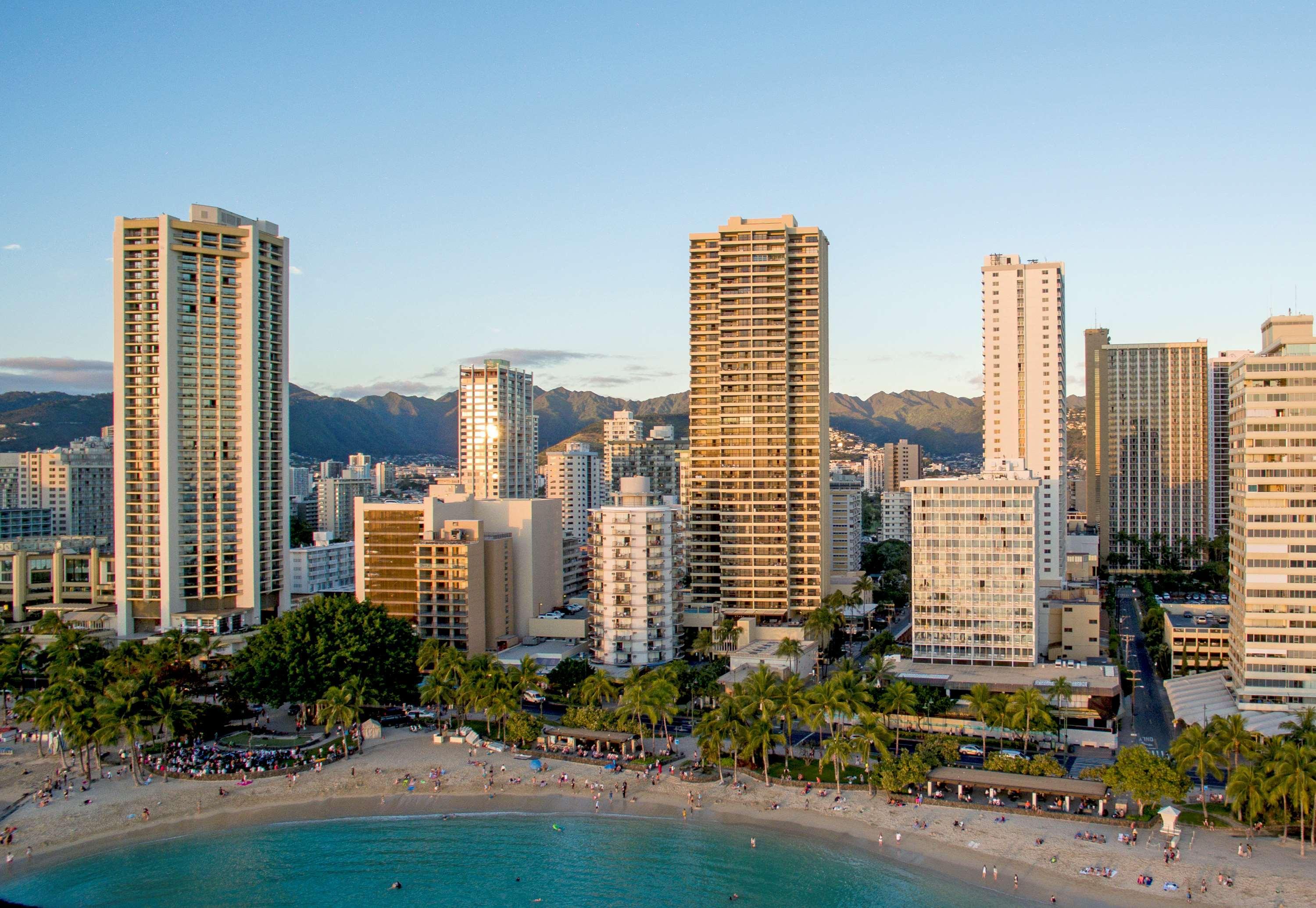 Aston Waikiki Beach Tower Honolulu Exterior photo Waikiki skyline