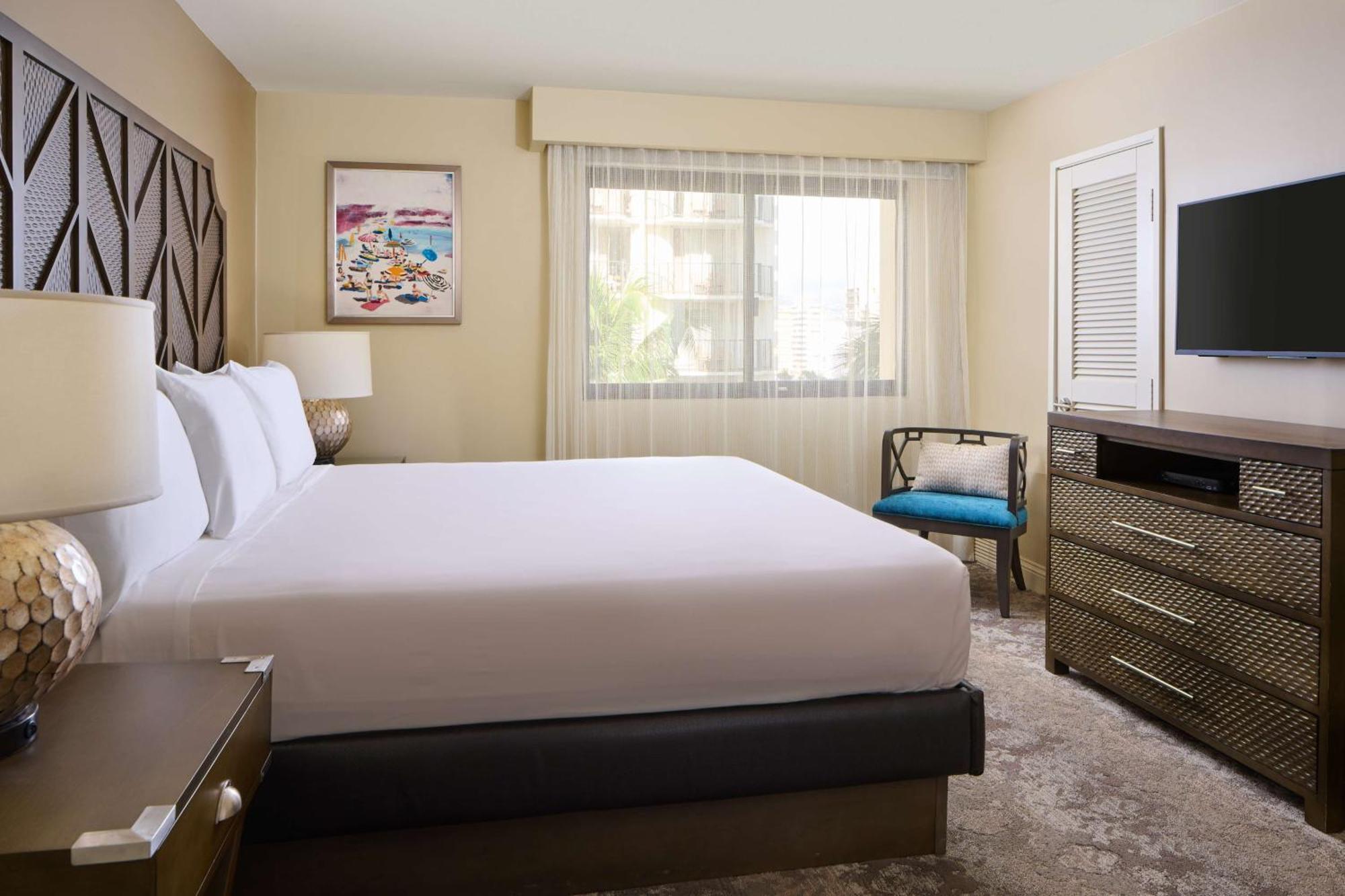 Aston Waikiki Beach Tower Honolulu Exterior photo A bedroom at the Hilton Las Vegas