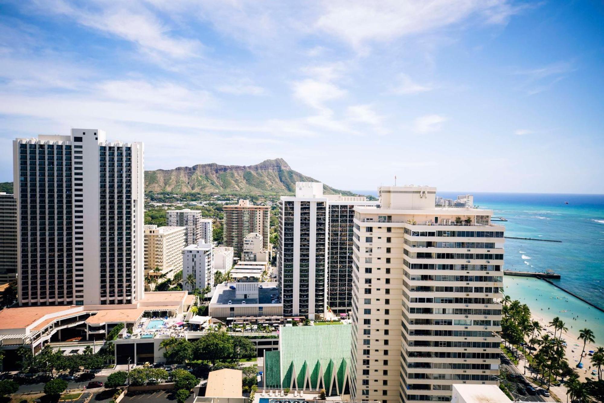 Aston Waikiki Beach Tower Honolulu Exterior photo Waikiki skyline
