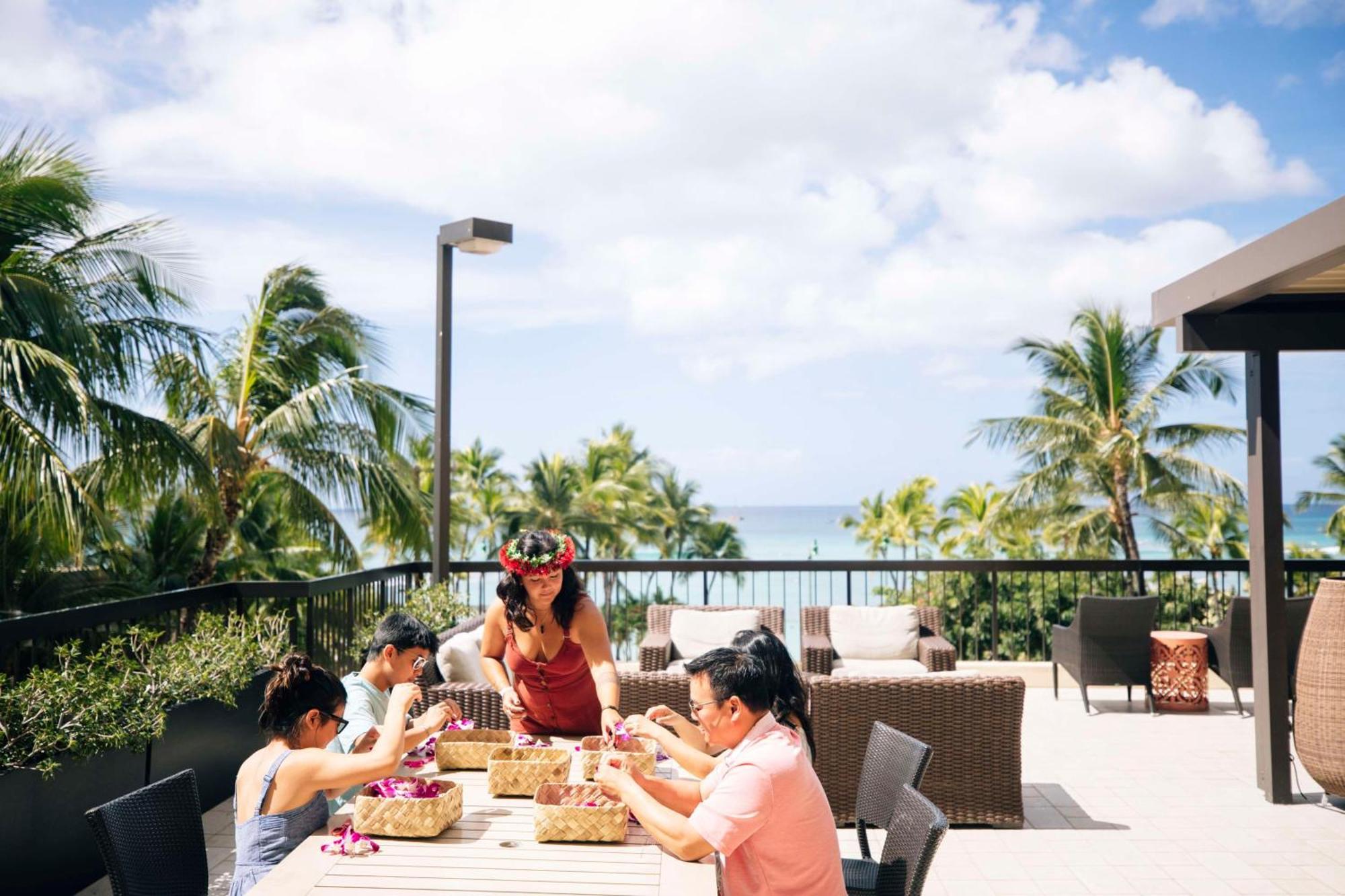 Aston Waikiki Beach Tower Honolulu Exterior photo Rooftop Terrace