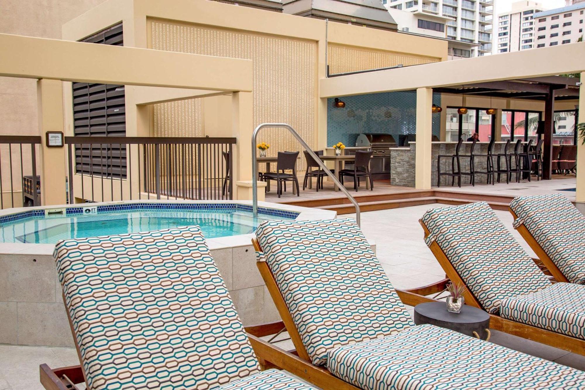 Aston Waikiki Beach Tower Honolulu Exterior photo The rooftop pool at the Hilton San Francisco