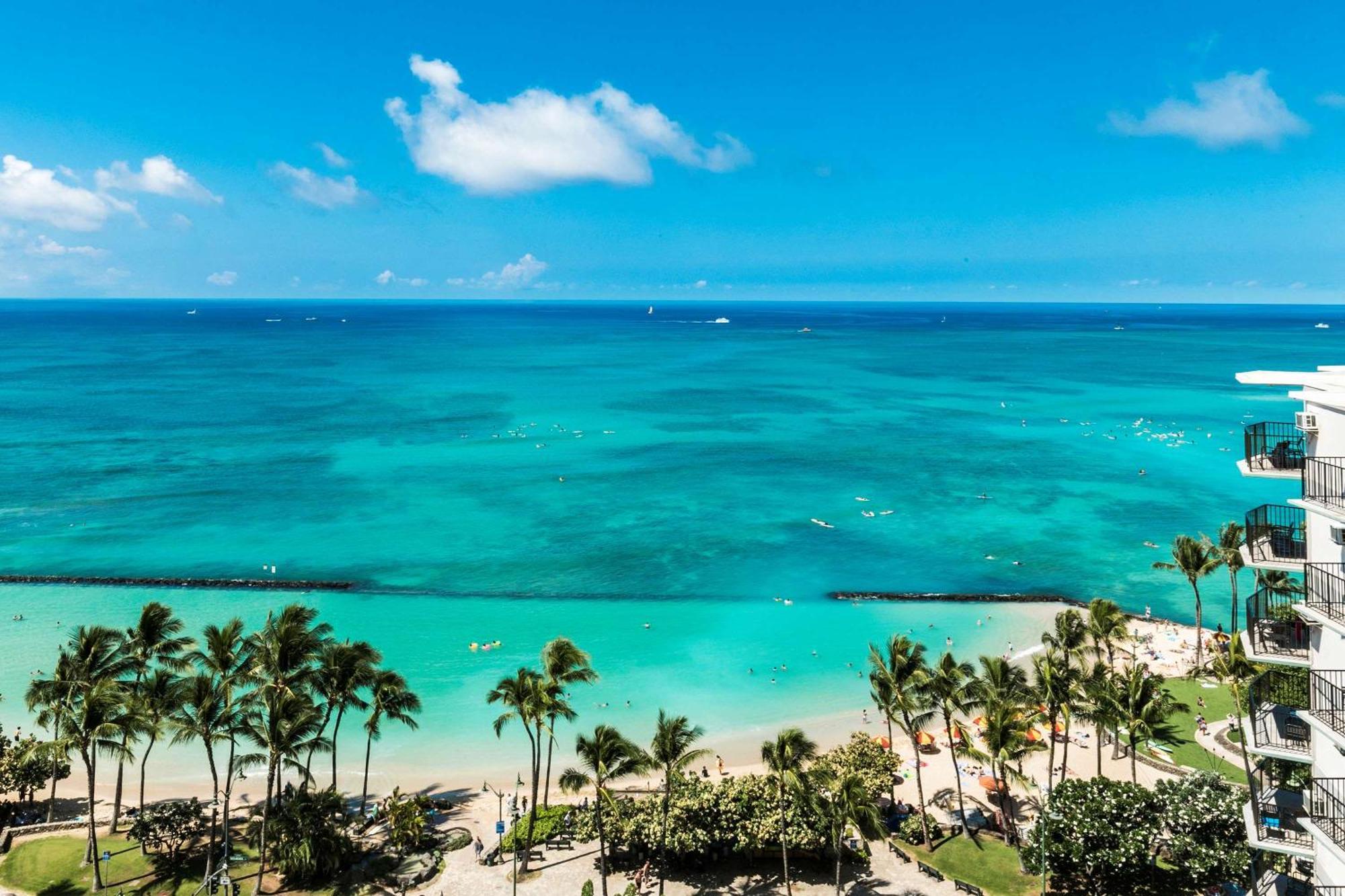 Aston Waikiki Beach Tower Honolulu Exterior photo Beachfront at the Fontainebleau