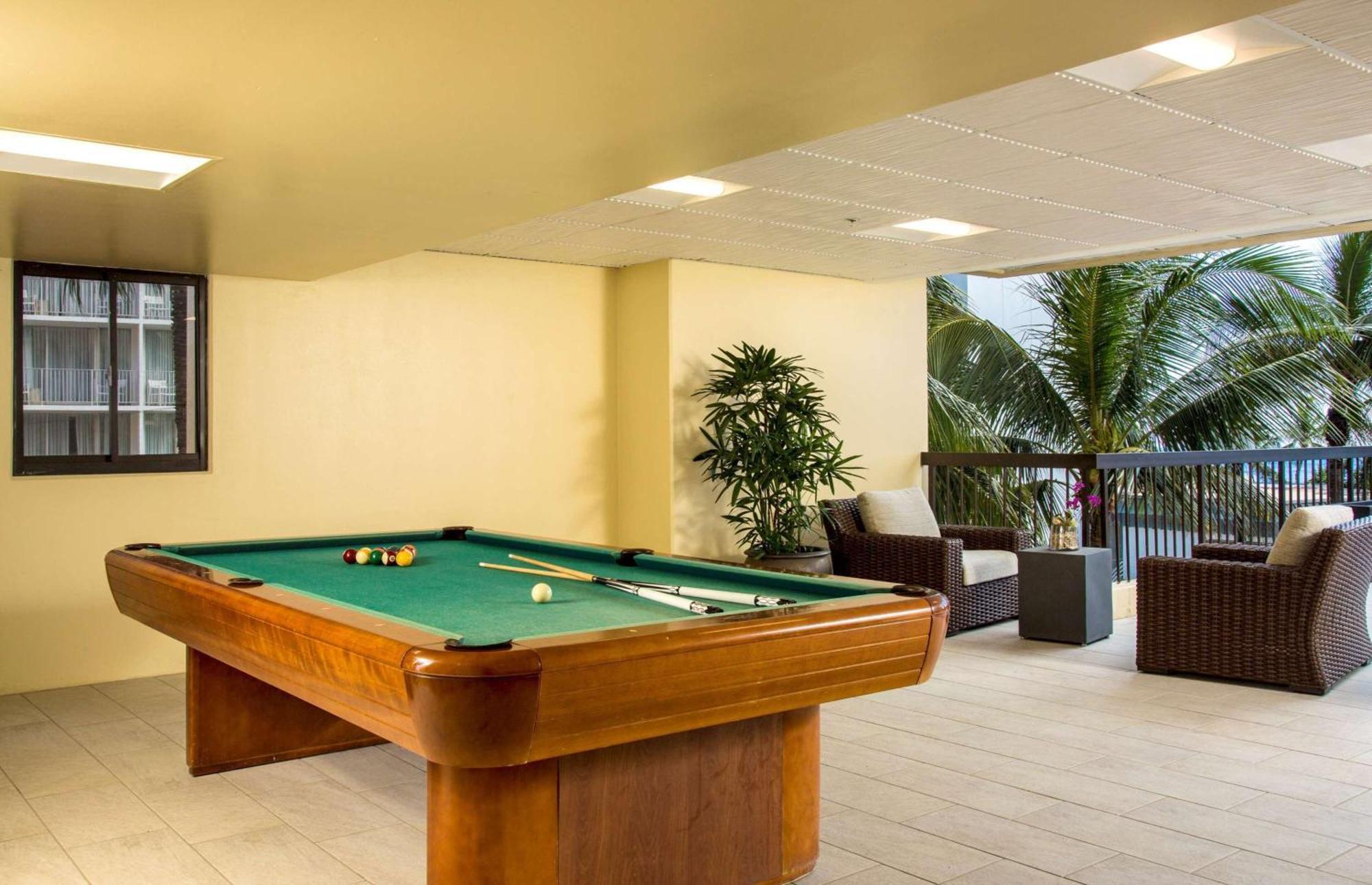 Aston Waikiki Beach Tower Honolulu Exterior photo A pool table