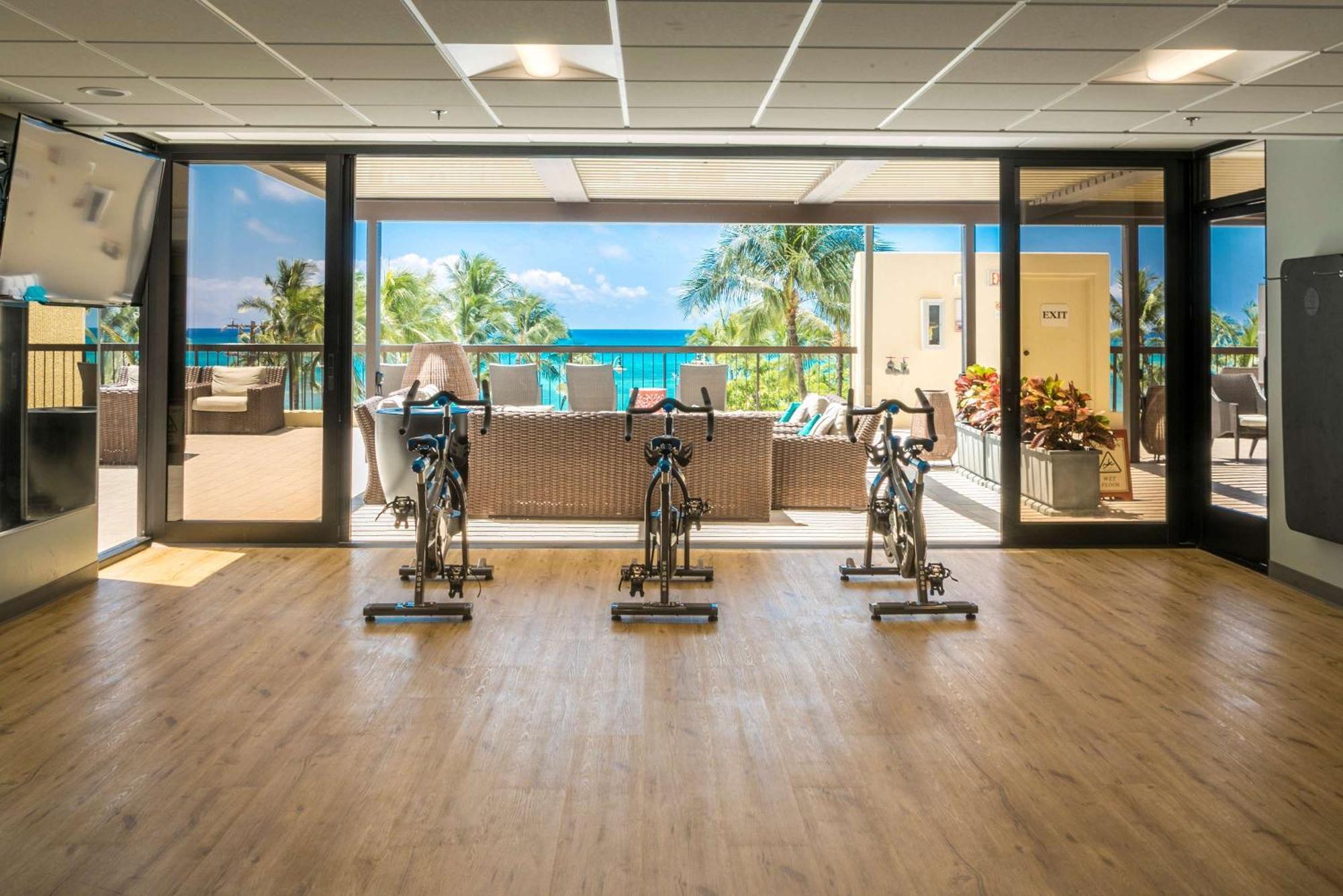 Aston Waikiki Beach Tower Honolulu Exterior photo The gym at the Hilton Maldives