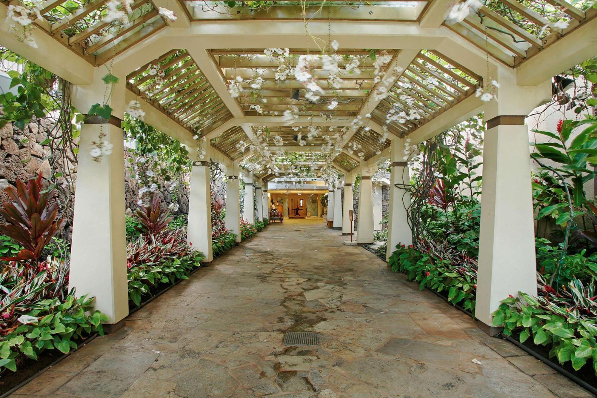 Aston Waikiki Beach Tower Honolulu Exterior photo The interior of the hotel