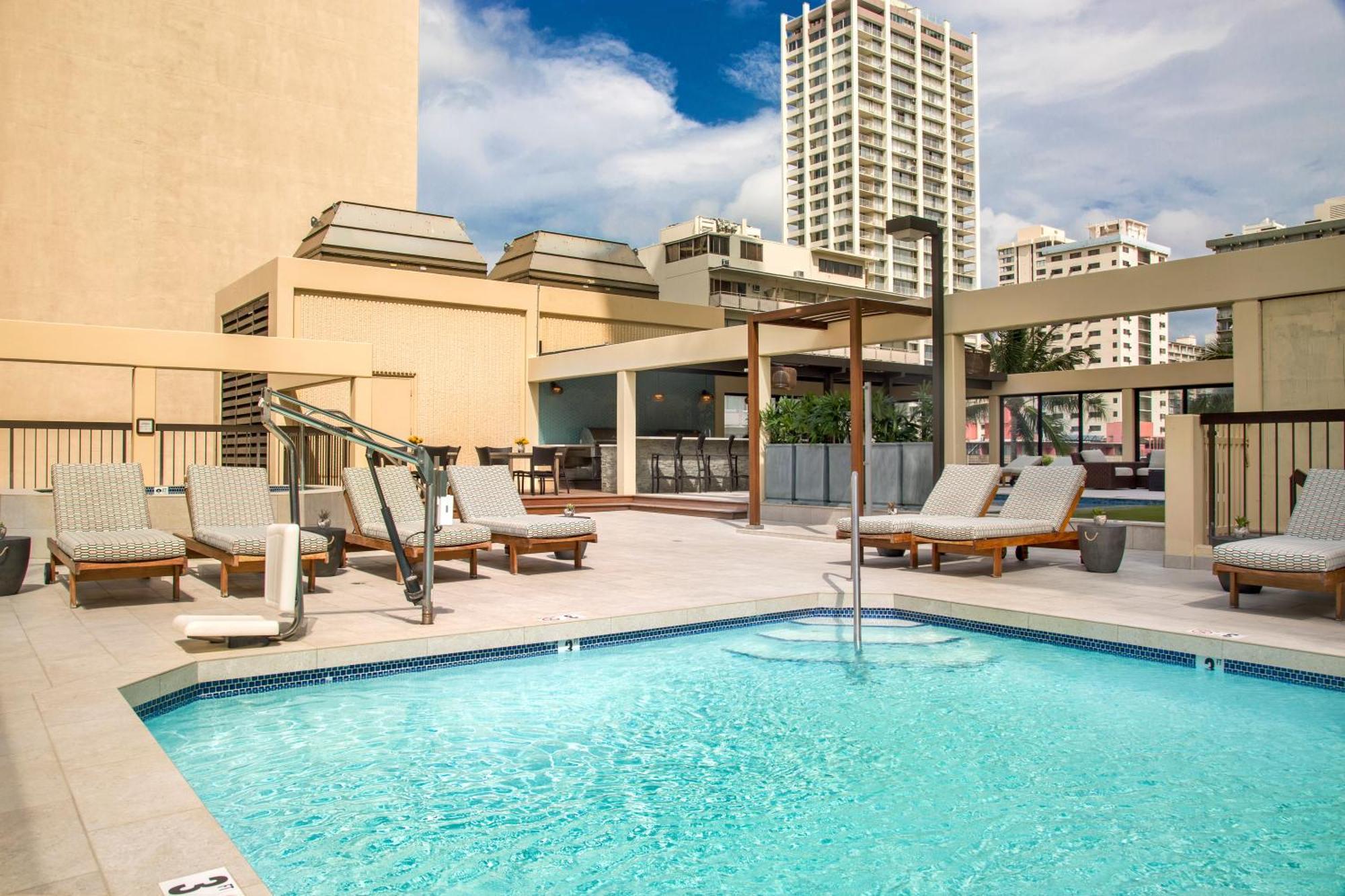 Aston Waikiki Beach Tower Honolulu Exterior photo